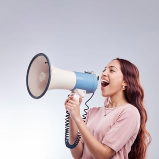 UPDATE-or-woman-shouting-an-announcemen-2023-11-27-05-00-23-utc